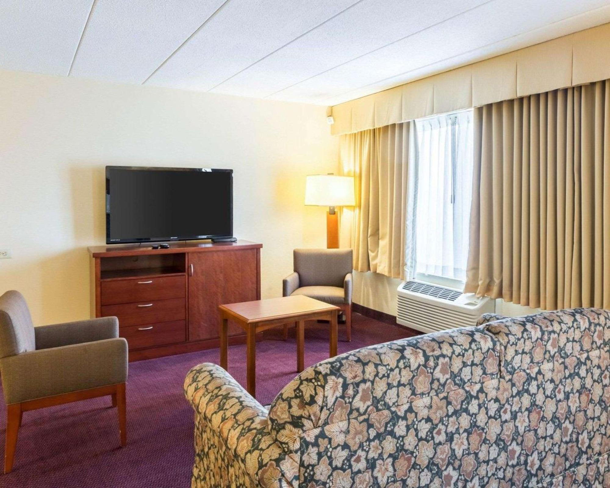 Clarion Hotel Somerset - New Brunswick Εξωτερικό φωτογραφία